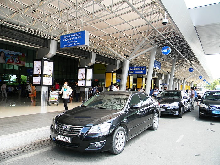 Dịch vụ xe 4 chỗ sân bay Tân Sơn Nhất an toàn tại Thuê xe Huy Đạt